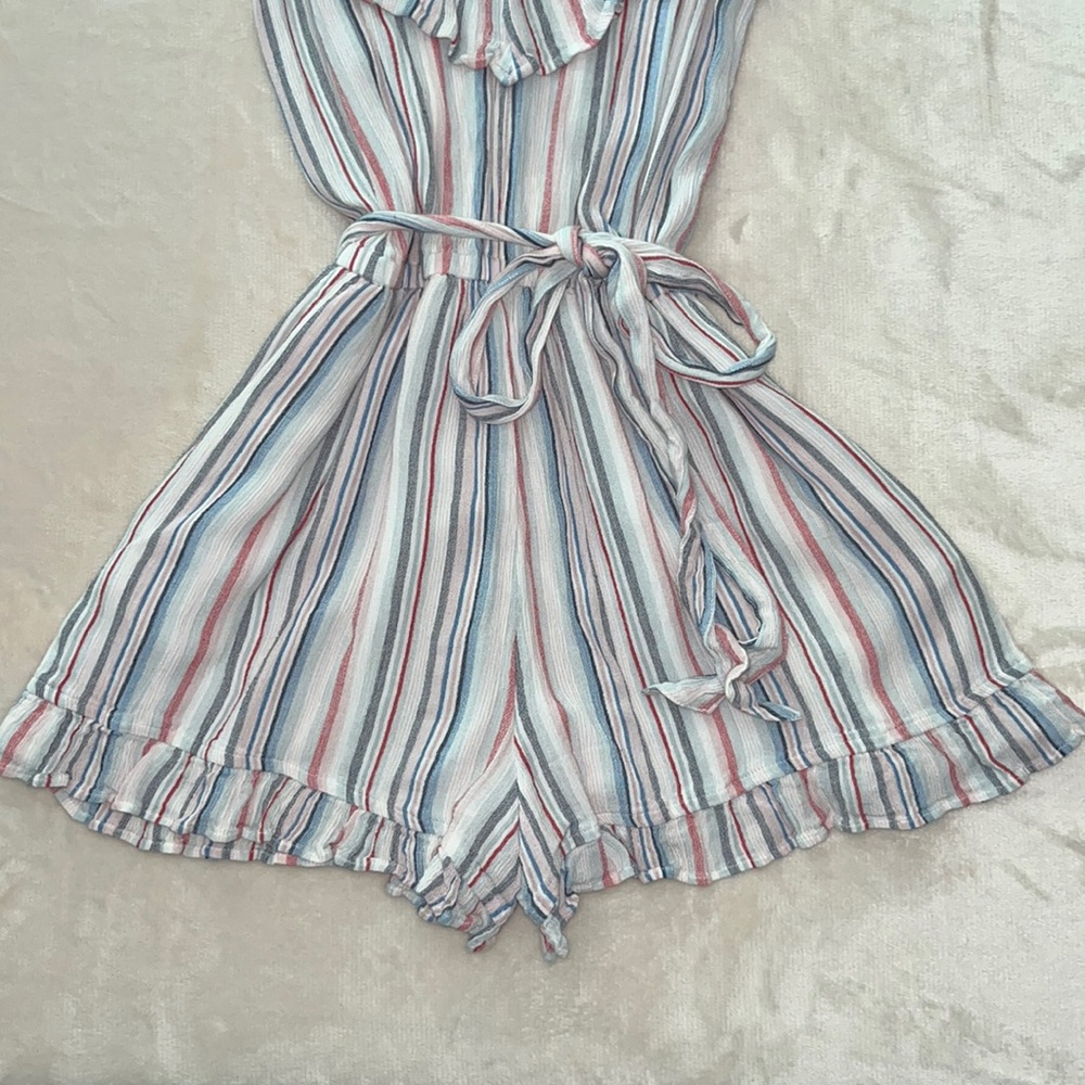 AE Double V Ruffle Romper - Picture 4 of 12